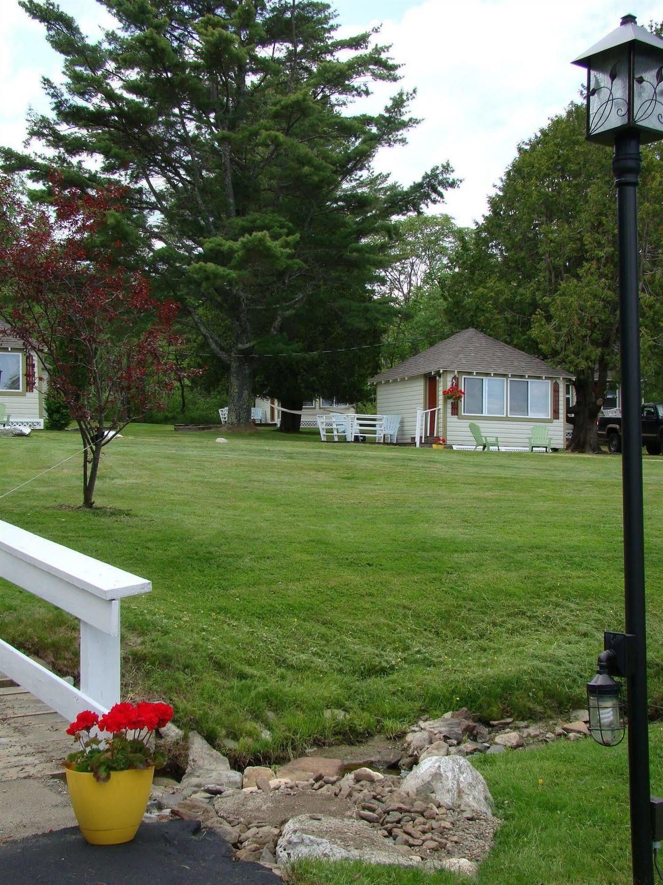 Bay Leaf Cottages & Bistro Lincolnville Extérieur photo